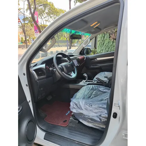 Toyota Hilux SR5 2025 Blanco Caracas