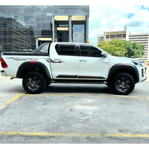 Toyota Hilux SR5 2024 Blanco Caracas