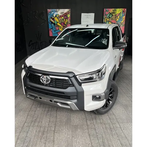 Toyota Hilux SR5 Adventure 2025 Blanco Caracas