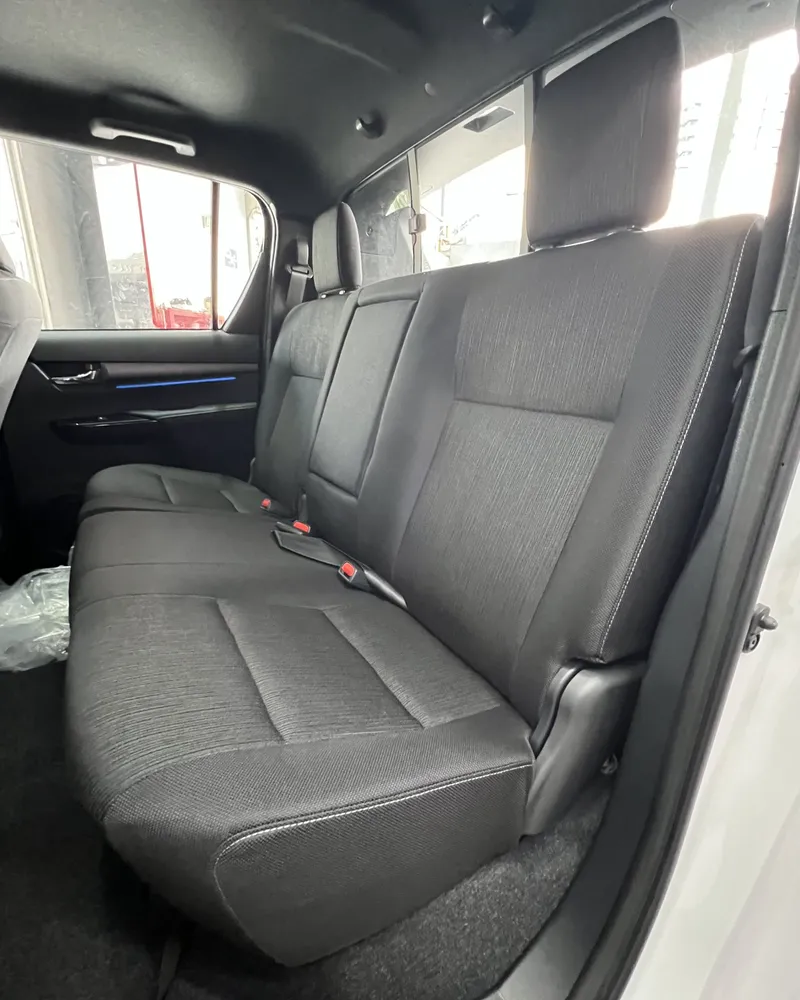 Toyota Hilux SR5 Adventure 2025 Blanco Caracas
