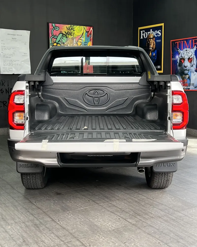 Toyota Hilux SR5 Adventure 2025 Blanco Caracas