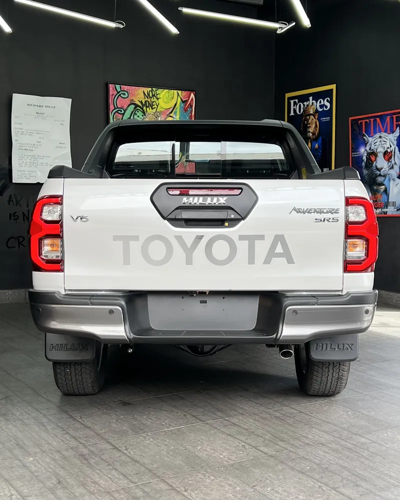Toyota Hilux SR5 Adventure 2025 Blanco Caracas