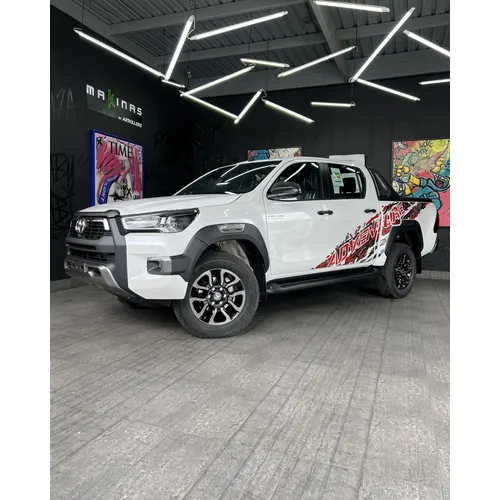 Toyota Hilux SR5 Adventure 2025 Blanco Caracas