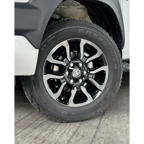 Toyota Hilux SR5 Adventure 2025 Blanco Caracas