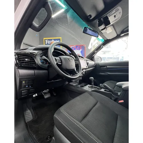 Toyota Hilux SR5 Adventure 2025 Blanco Caracas