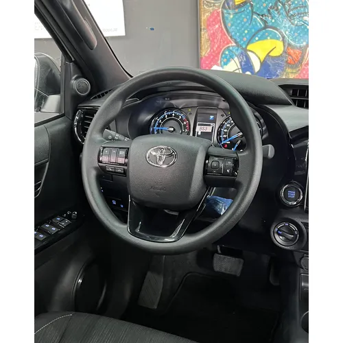Toyota Hilux SR5 Adventure 2025 Blanco Caracas