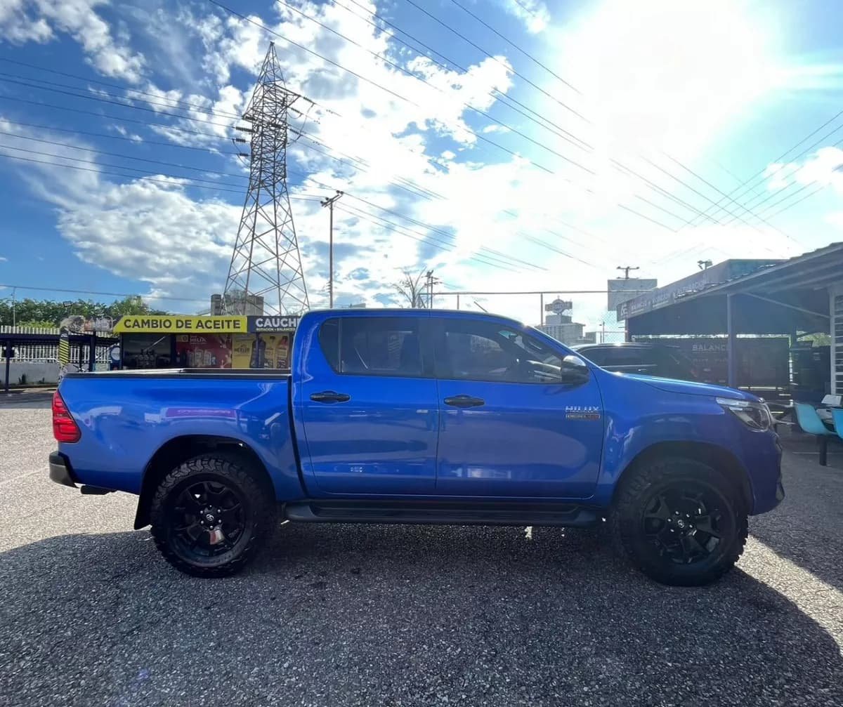 Toyota Hilux Srv Azul Modelo 2020