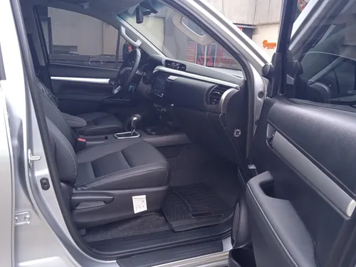 Toyota Hilux SRX 2024 Gris Caracas