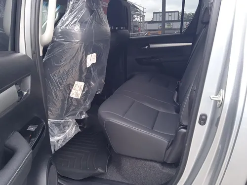 Toyota Hilux SRX 2024 Gris Caracas