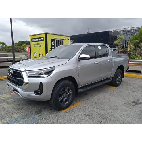 Toyota Hilux SRX 2024 Gris Caracas