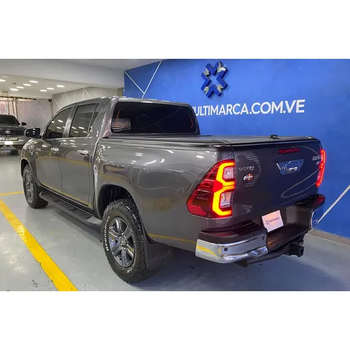 Toyota Hilux SRX 2023 Gris Caracas