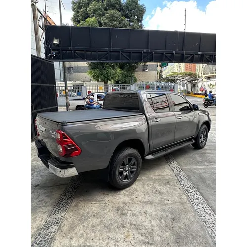 Toyota Hilux SRX 2025 Gris Caracas