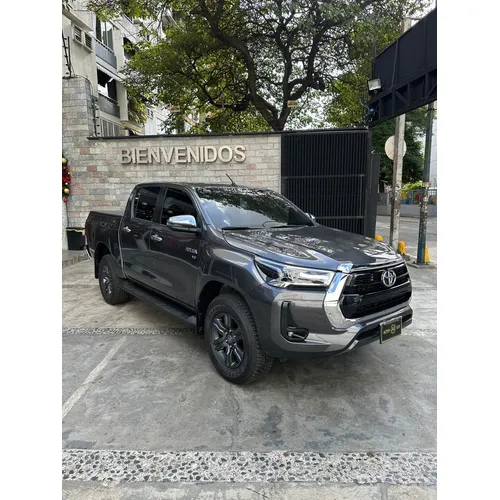 Toyota Hilux SRX 2025 Gris Caracas