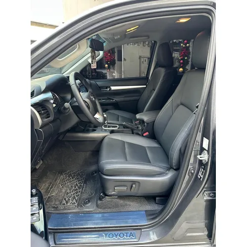 Toyota Hilux SRX 2025 Gris Caracas