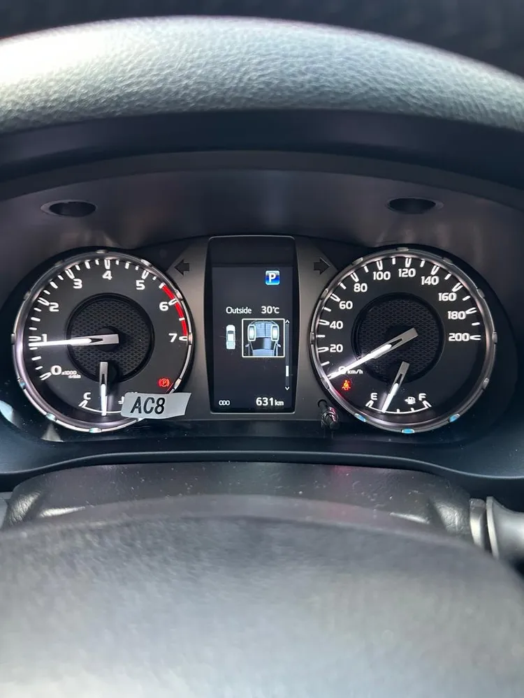 Toyota Hilux SRX 2025 Gris Caracas