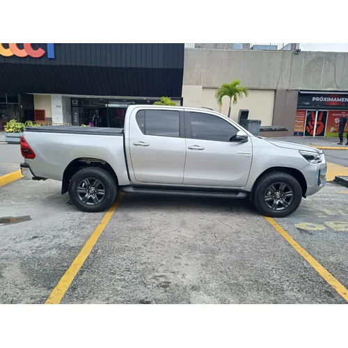 Toyota Hilux SRX 2024 Gris Caracas