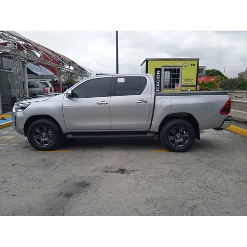 Toyota Hilux SRX 2024 Gris Caracas