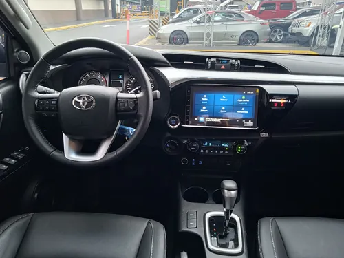 Toyota Hilux SRX 2024 Gris Caracas