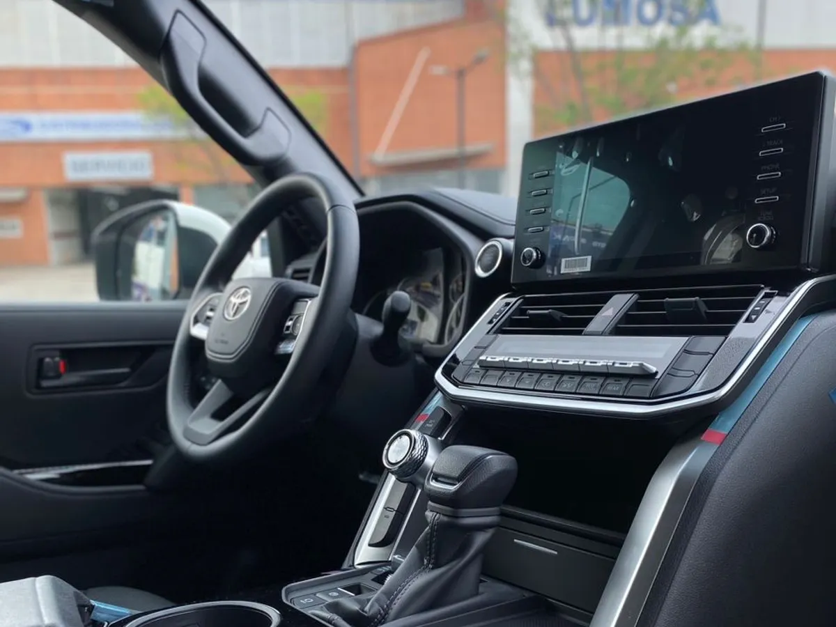 Toyota LC 300 VX Dubai 1800 Blanco Caracas