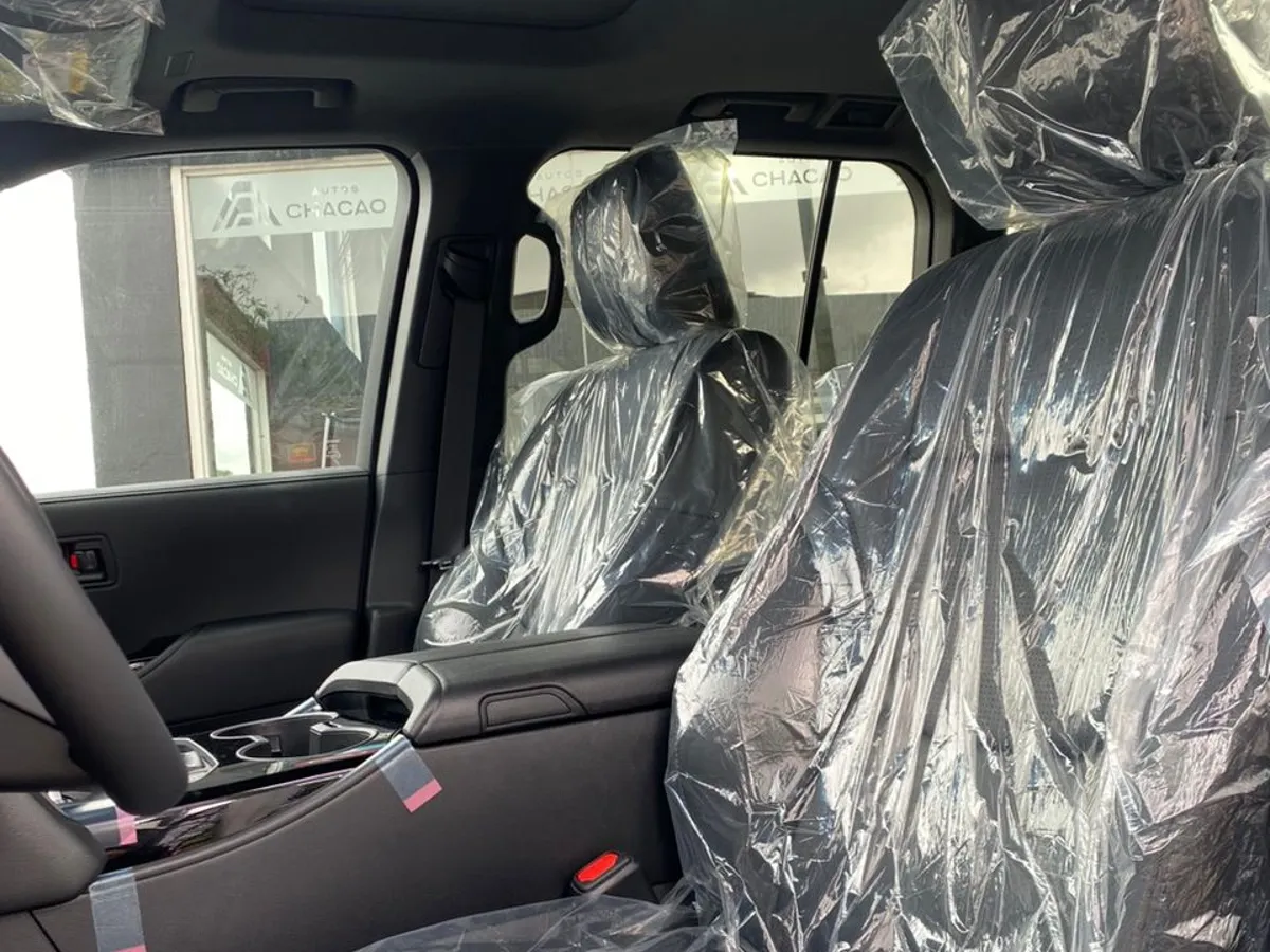 Toyota LC 300 VX Dubai 1800 Blanco Caracas