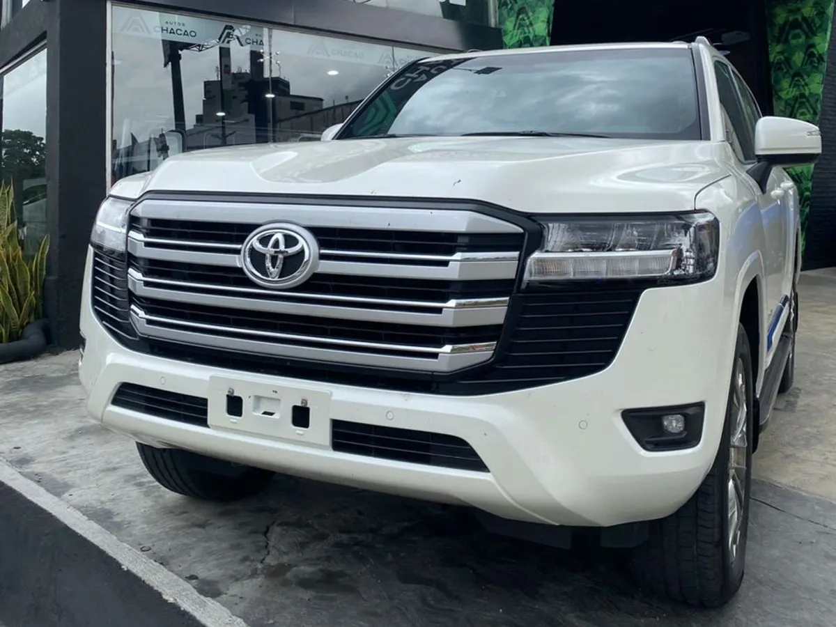 Toyota LC 300 VX Dubai 1800 Blanco Caracas