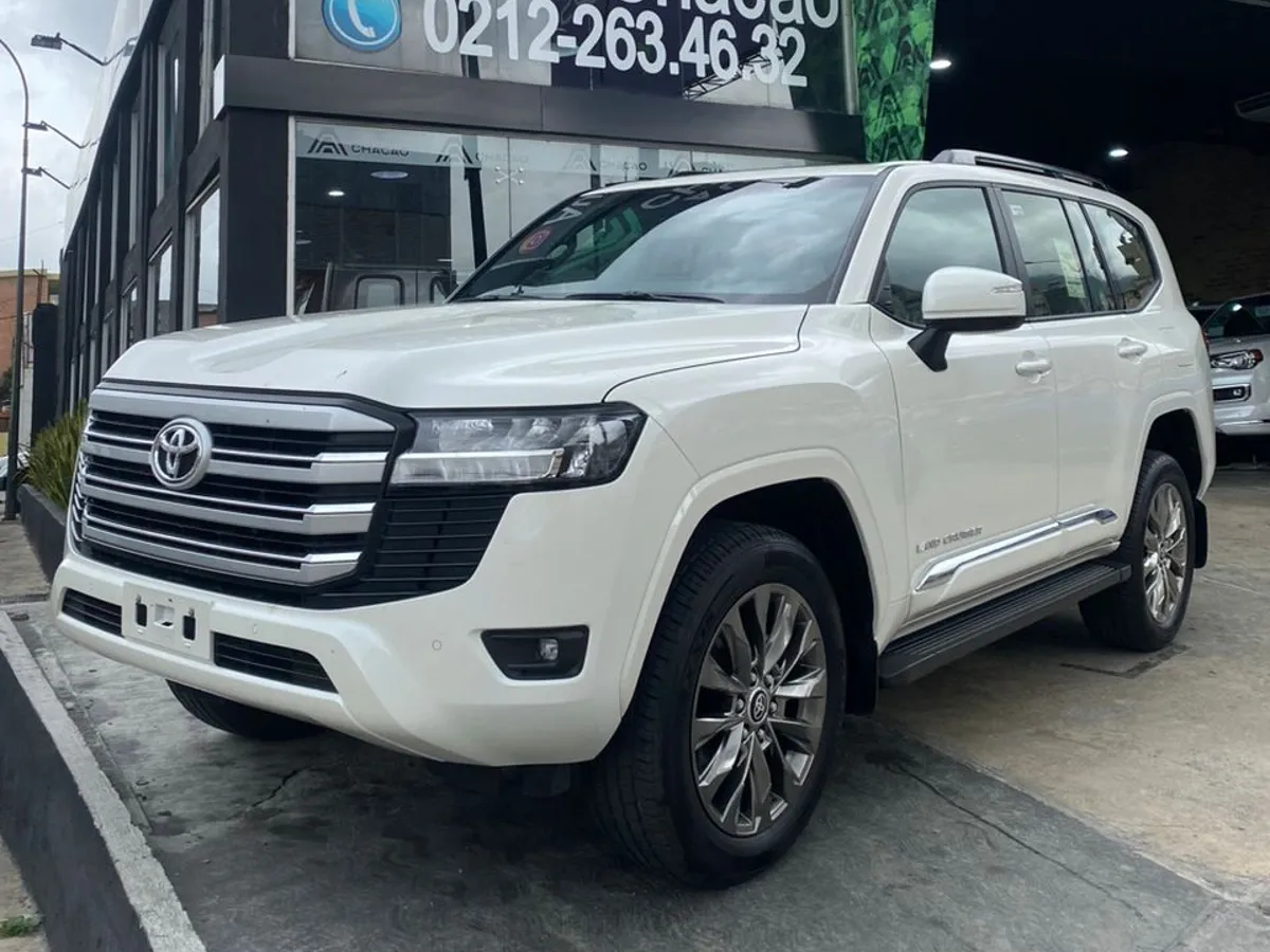 Toyota LC 300 VX Dubai 1800 Blanco Caracas