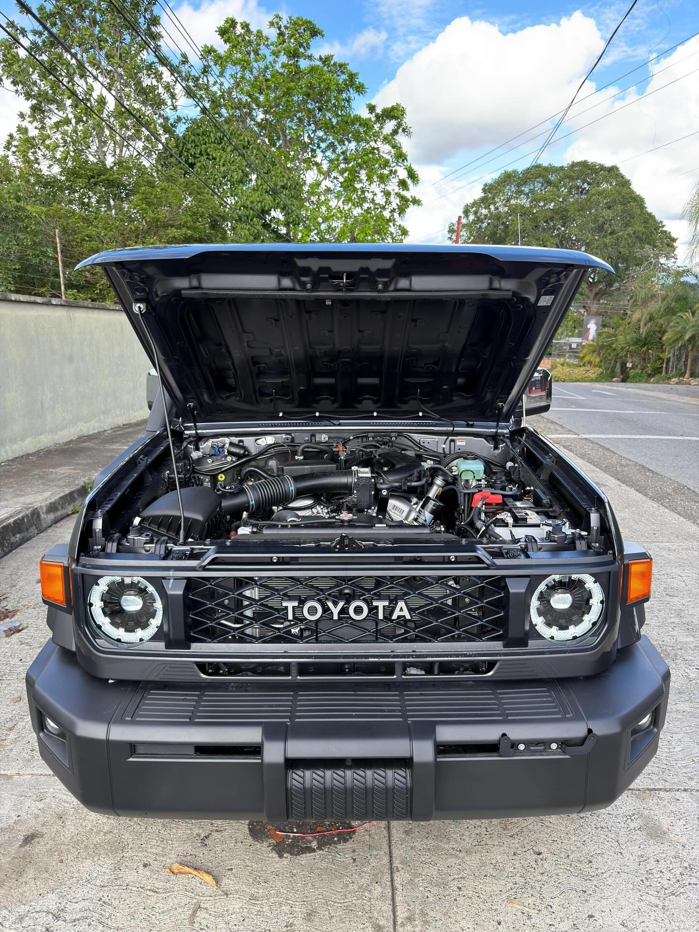 Toyota LC Serie 76 2025 negro11