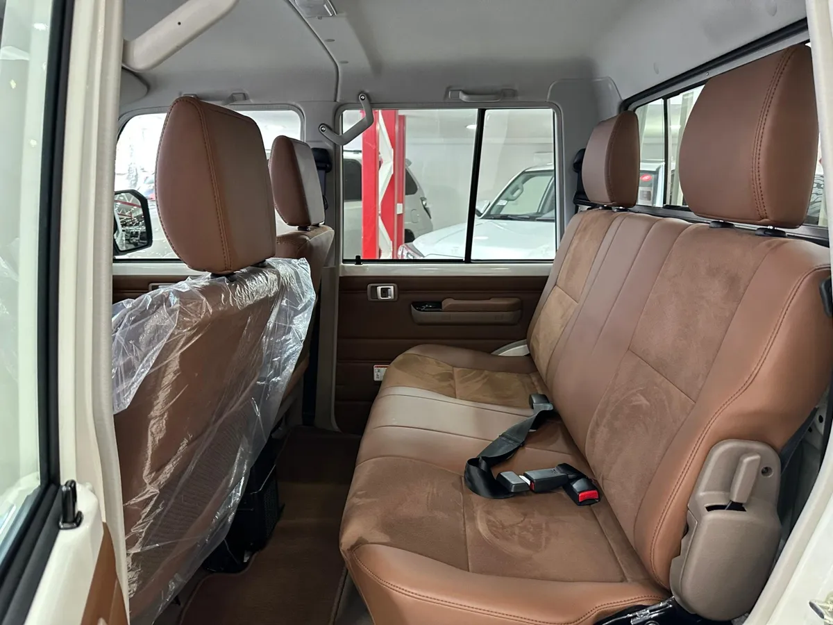 Toyota LC Serie 79 LX 2024 blanco7