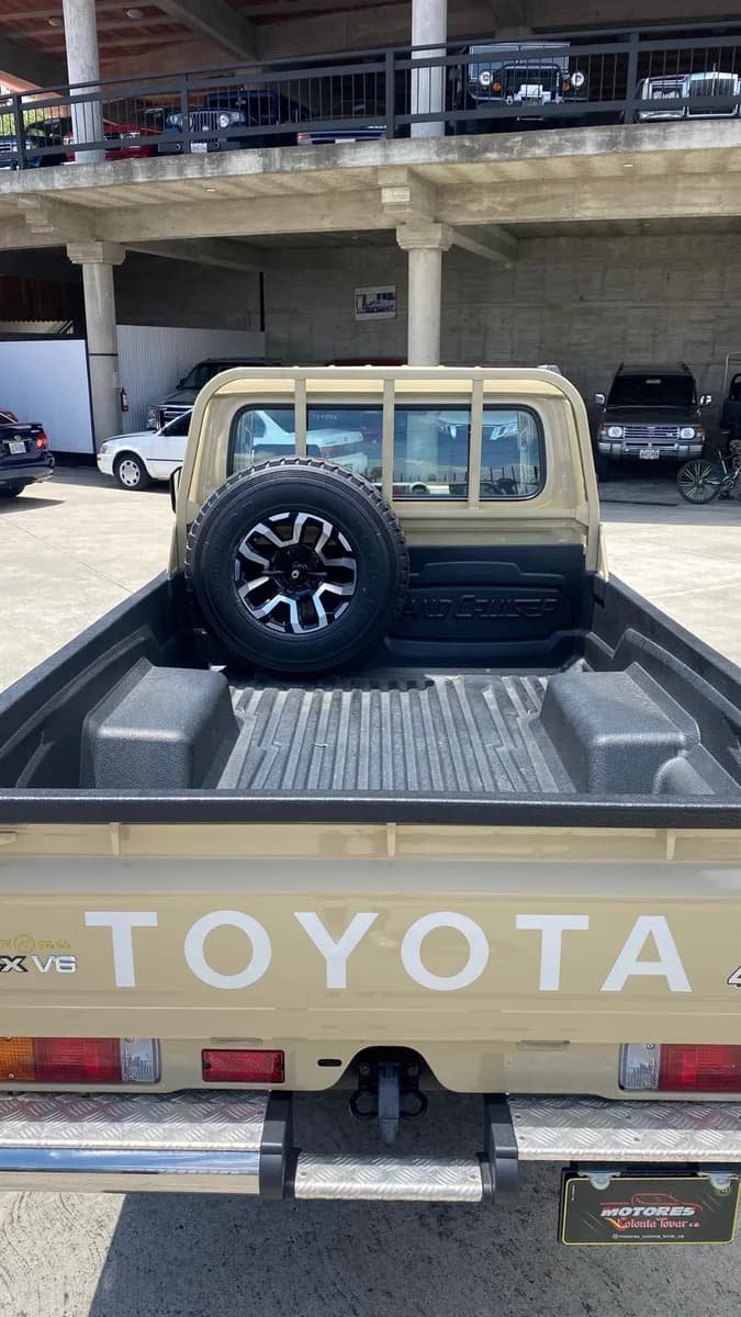Toyota LC79 2024 Automática Dorado