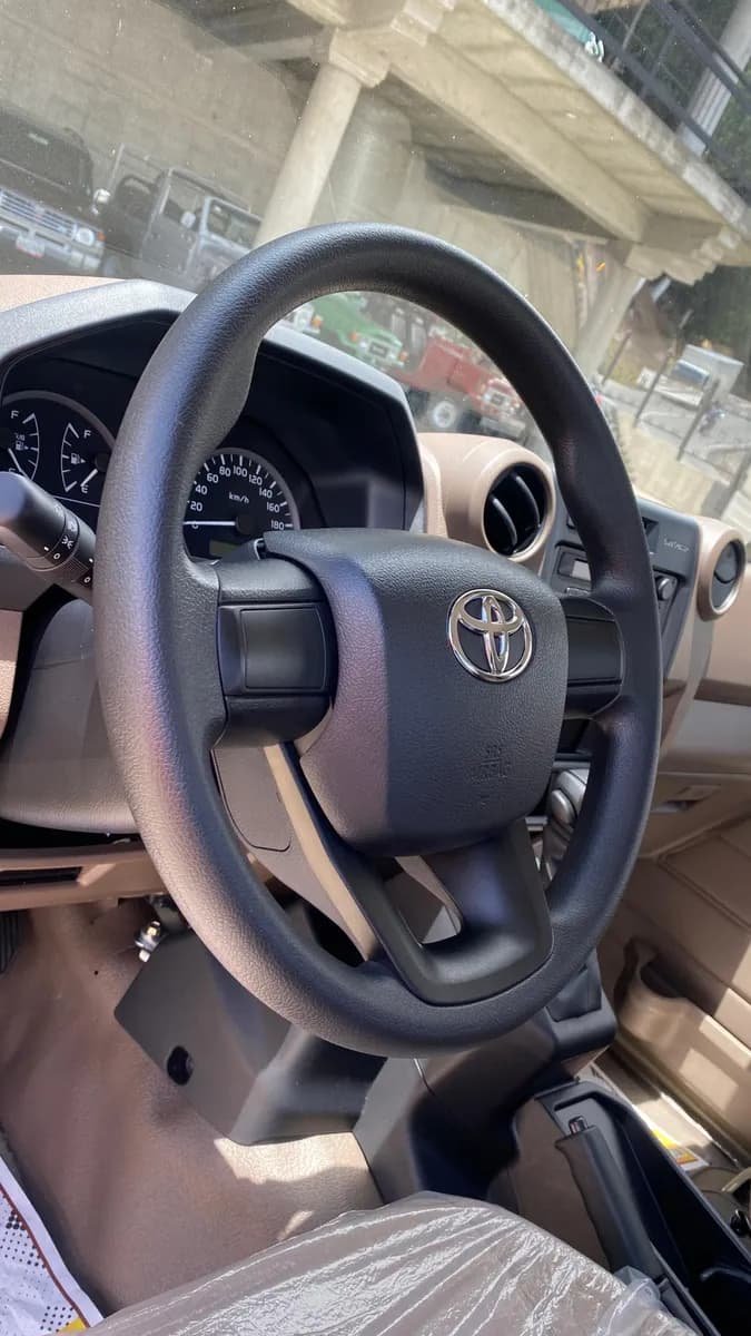Toyota LC79 2024 Automática Dorado