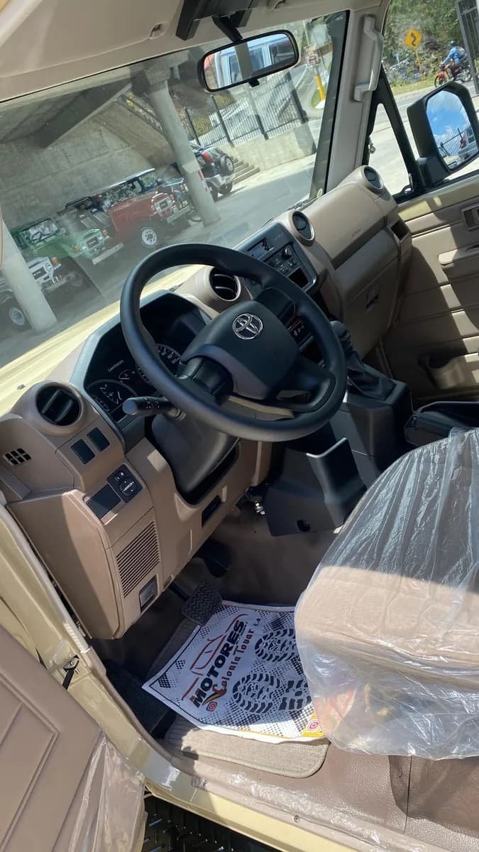 Toyota LC79 2024 Automática Dorado