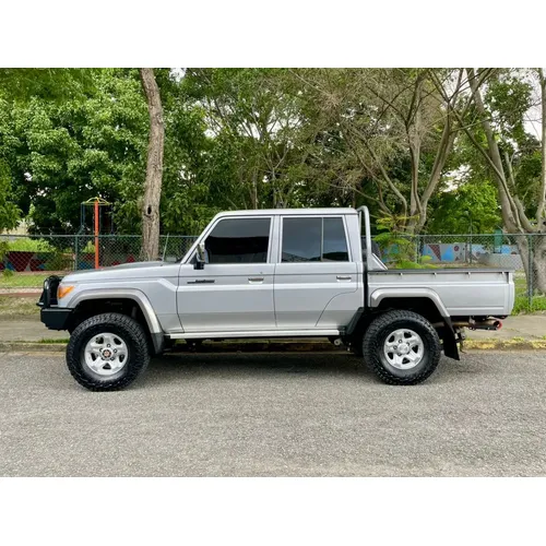 Toyota Land Cruiser 2022 Plateado Caracas