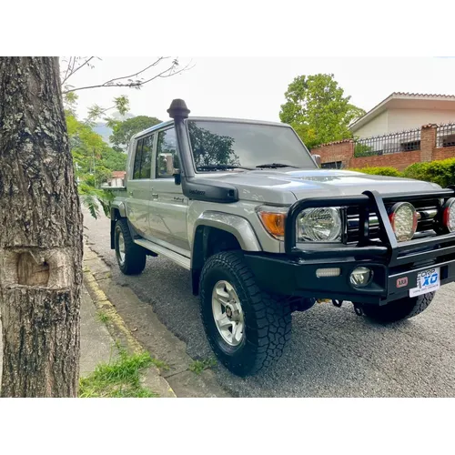 Toyota Land Cruiser 2022 Plateado Caracas
