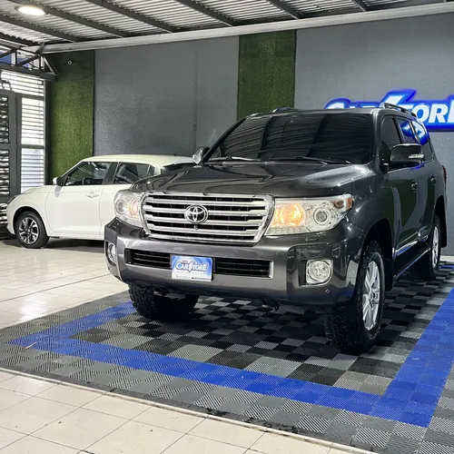 Toyota Land Cruiser 200 2014 Gris Caracas