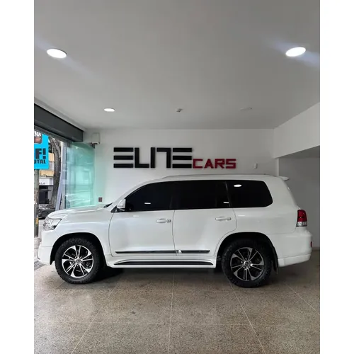 Toyota Land Cruiser 200 2021 Blanco Caracas