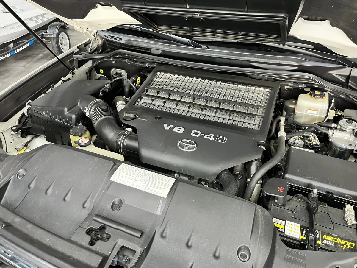 Toyota Land Cruiser 200 A año 2021 blanco17