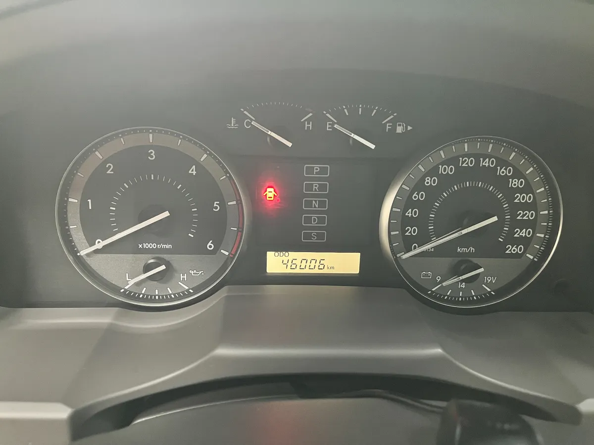 Toyota Land Cruiser 200 A año 2021 blanco6