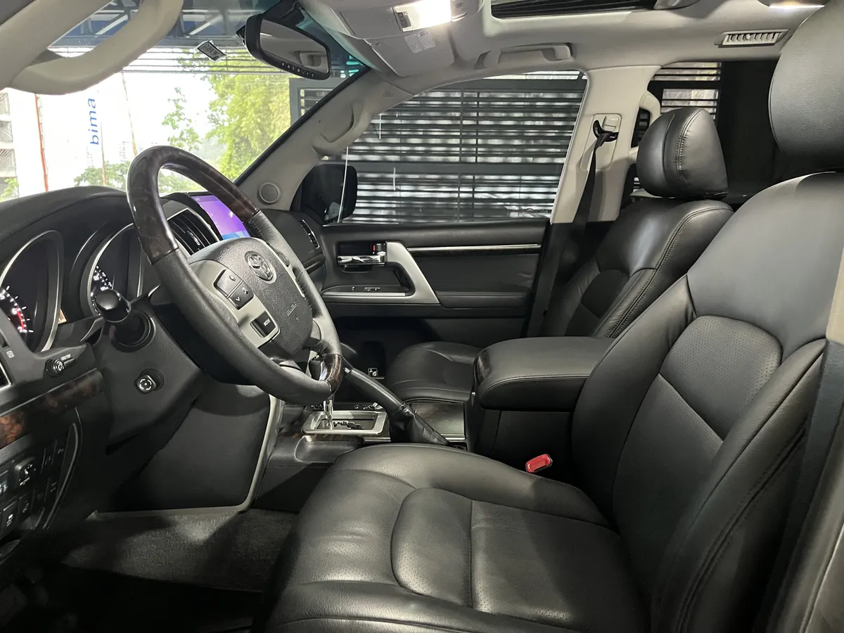 Toyota Land Cruiser 200 V8 gris3