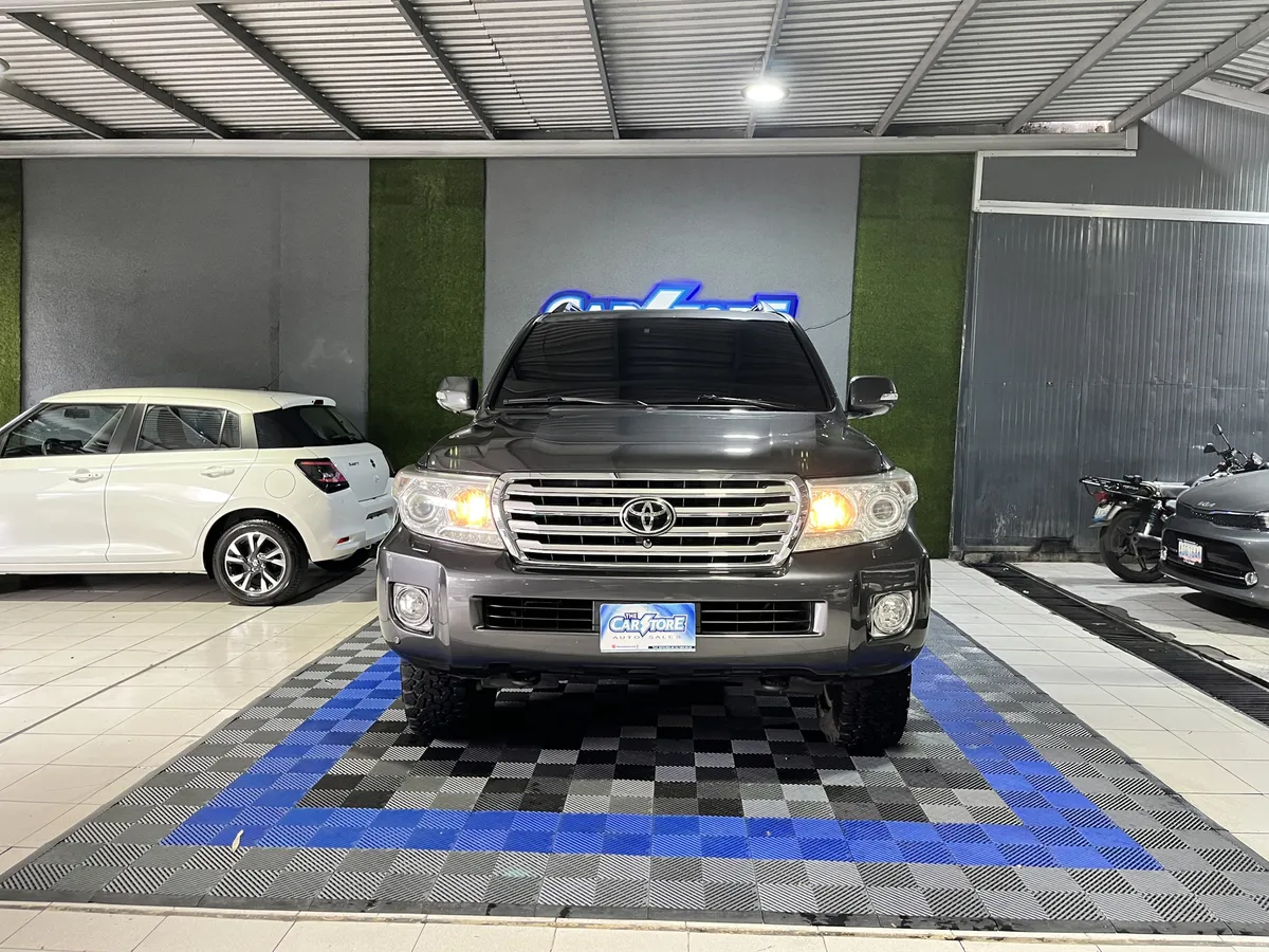 Toyota Land Cruiser 200 V8 2014 Gris Caracas