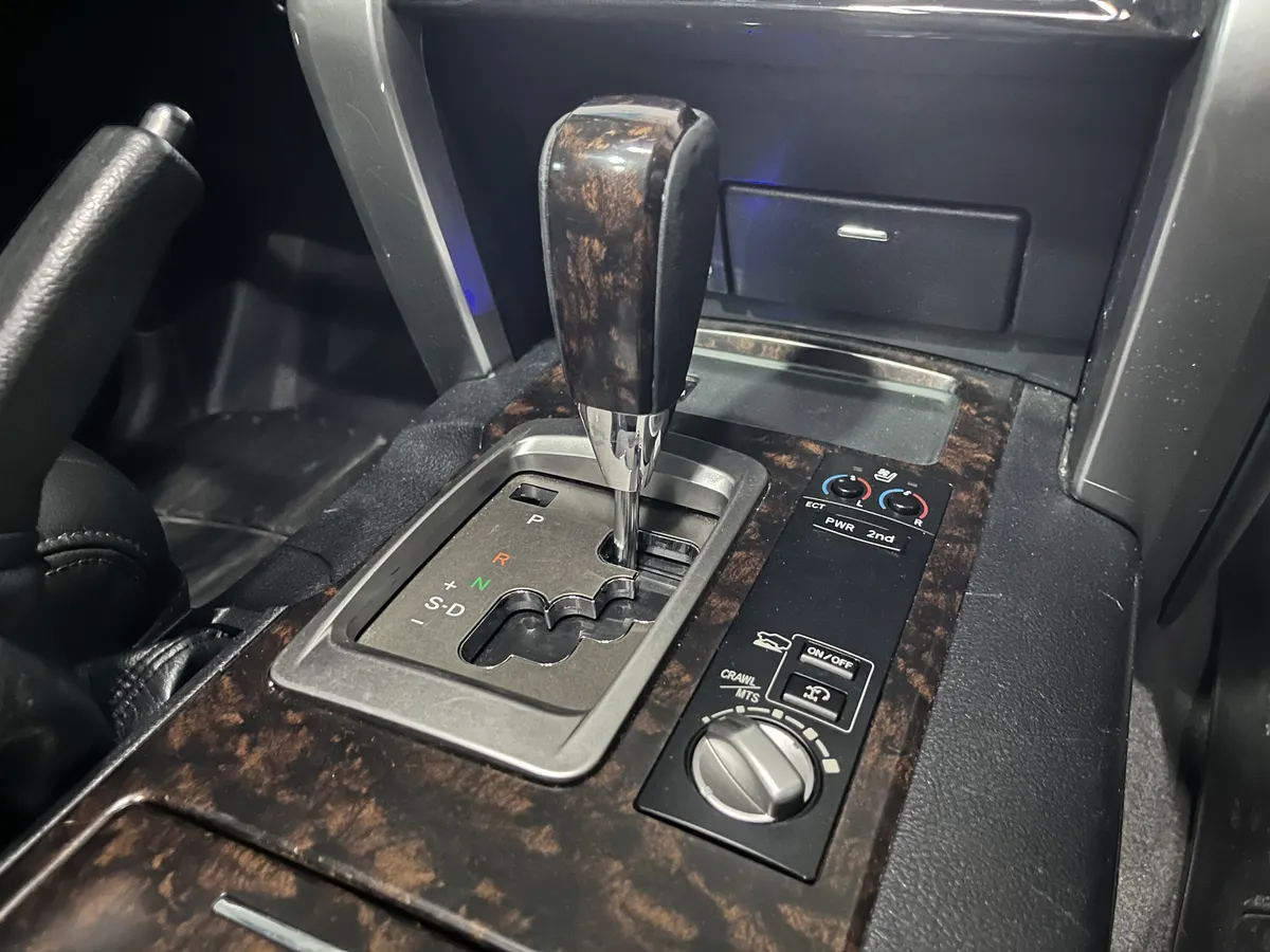 Toyota Land Cruiser 200 V8 gris6