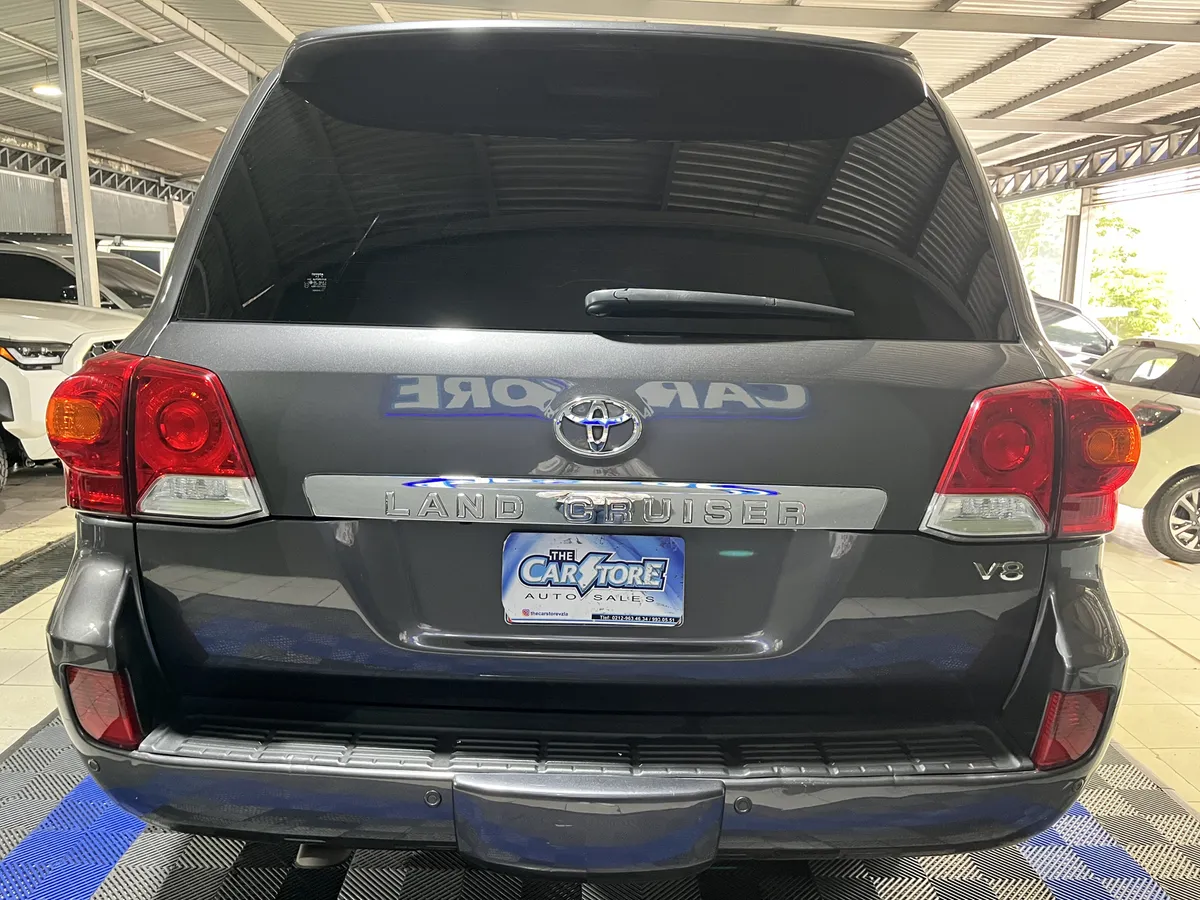 Toyota Land Cruiser 200 V8 2014 Gris Caracas