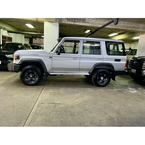 Toyota Land Cruiser Machito 2026 Plateado Caracas