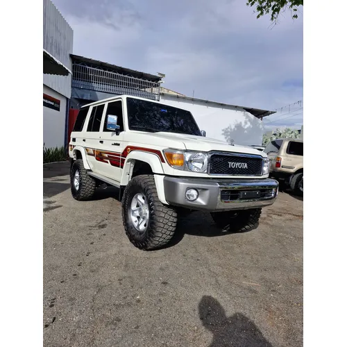 Toyota Land Cruiser 2023 Blanco Maracay