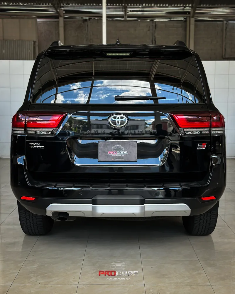 Toyota Land Cruiser 300 GR 2022 Negro Caracas