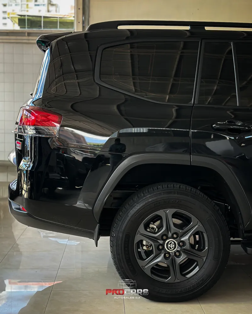Toyota Land Cruiser 300 GR 2022 Negro Caracas