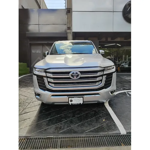 Toyota Land Cruiser 300 VX 2025 Plateado Caracas