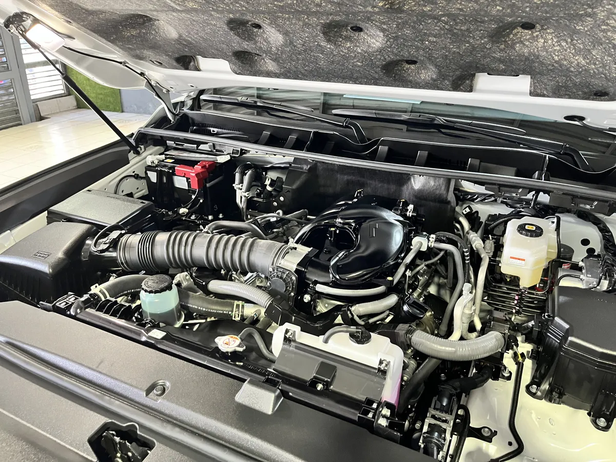 Toyota Land Cruiser 300 Vx 2025 blanco 14