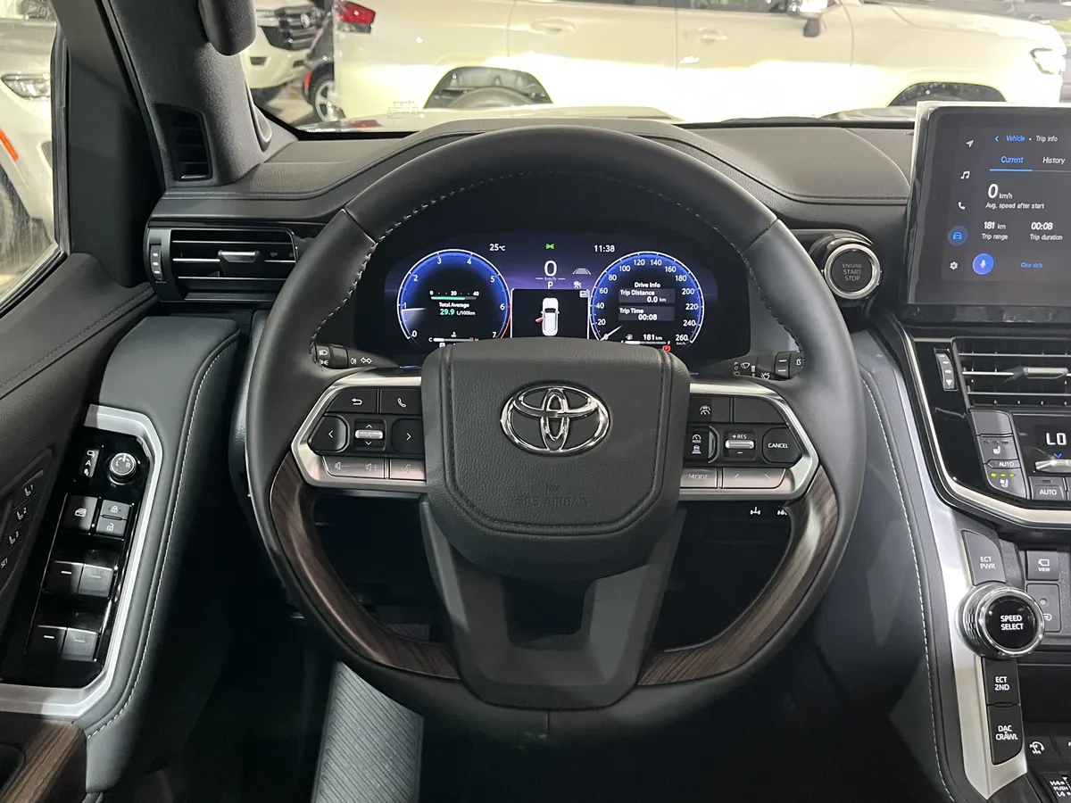 Toyota Land Cruiser 300 Vx 2025 camioneta negra11
