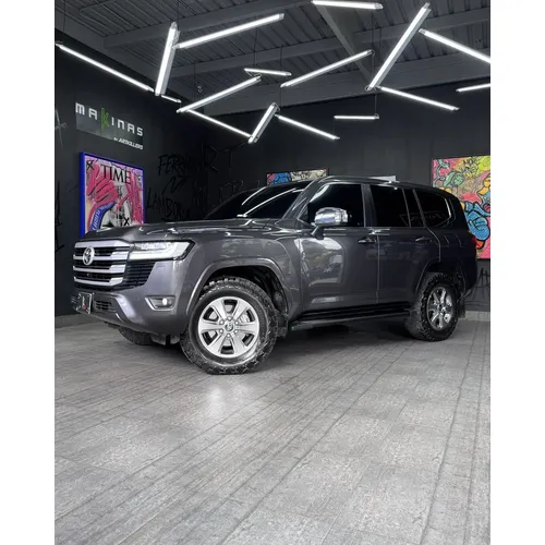 Toyota Land Cruiser 300 VX 2024 Gris Caracas