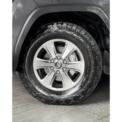 Toyota Land Cruiser 300 VX 2024 Gris Caracas